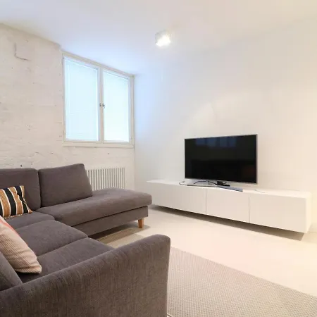 Apartment Spacious For 2 With Sauna In Punavuori Helsinki